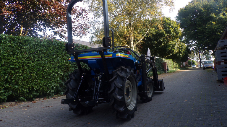 Iseki TU160 mit Frontlader ab 125 € pro Monat.